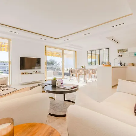 4-room Of 96m With A Stunning View Cannes